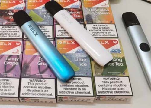 悦刻五代幻影新配色亮相，潮流与科技的完美融合